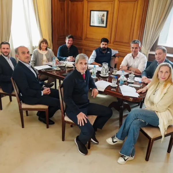 Karina Milei y Santilli encabezaron la mesa política que define las prioridades del Gobierno