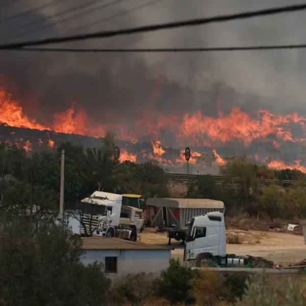 España enfrenta uno de los peores incendios de su historia reciente: ya son 12 los muertos