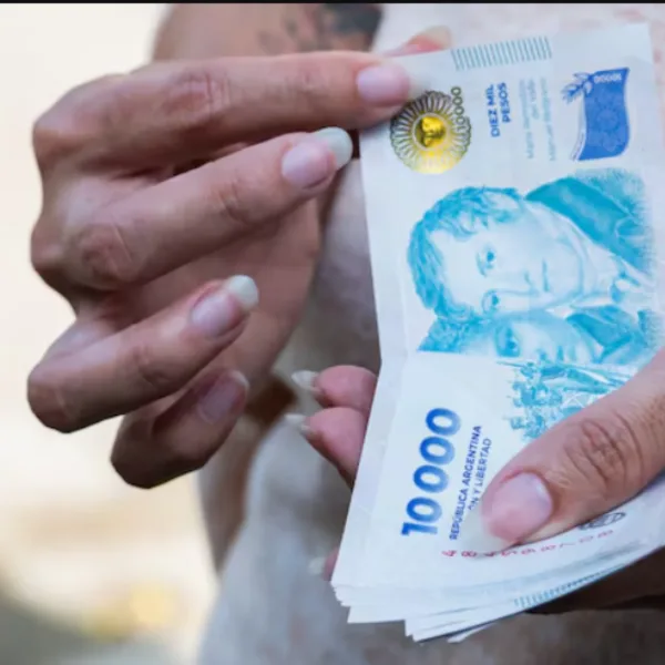 Cayeron los préstamos personales y el uso de tarjetas de crédito en junio