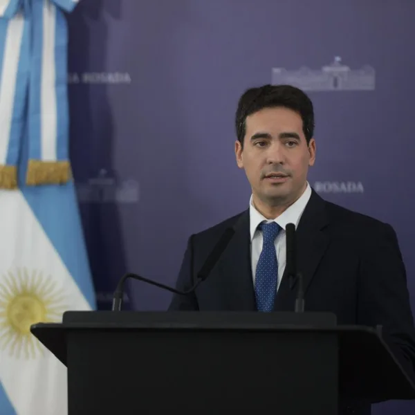 Tras la salida de Adorni, el Gobierno reestructuró el esquema de comunicación oficial