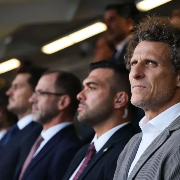 Diego Forlan agarra la Selección uruguaya y reemplazará a Marcelo Bielsa