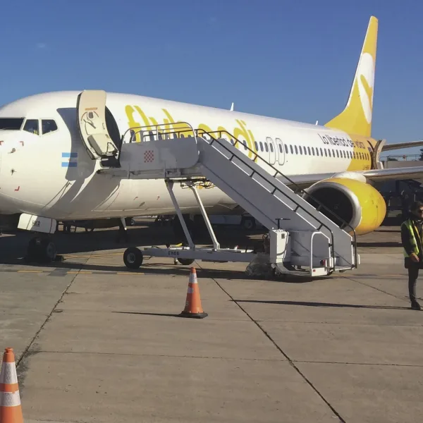 Flybondi rompió el silencio tras dos meses de crisis: denunció un presunto fraude y busca retomar sus operaciones