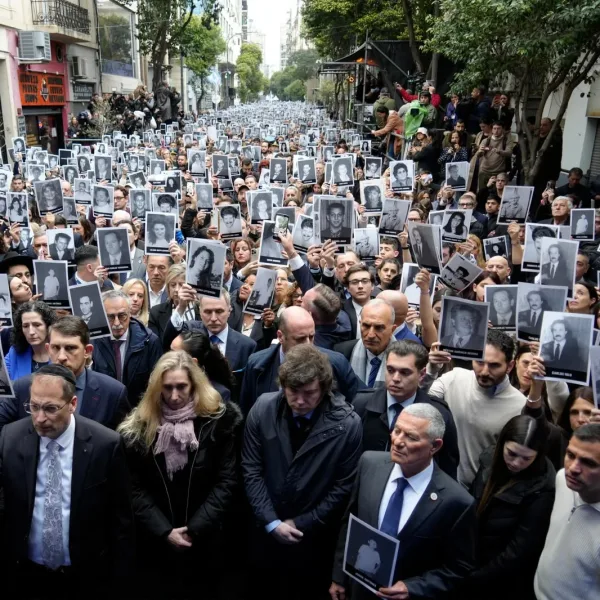 Alerta en Nueva York por una nube de humo; 32 años del atentado a la AMIA; Trump estará en la final del Mundial; y más...