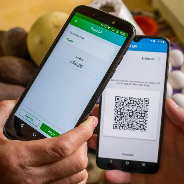Pagos con QR: las transferencias interoperables superaron los 100 millones de operaciones mensuales