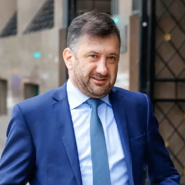 Kueider seguirá en prisión domiciliaria mientras avanza la causa por lavado