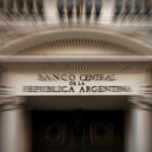 Cuentas sueldo en dólares: el BCRA reglamentó el pago de salarios en divisas