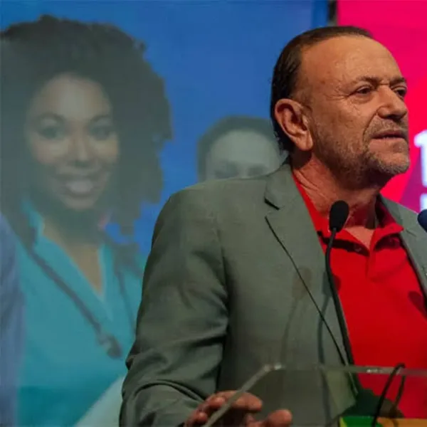 El partido de Lula cruzó a Milei tras su apoyo a Flávio Bolsonaro en Brasil