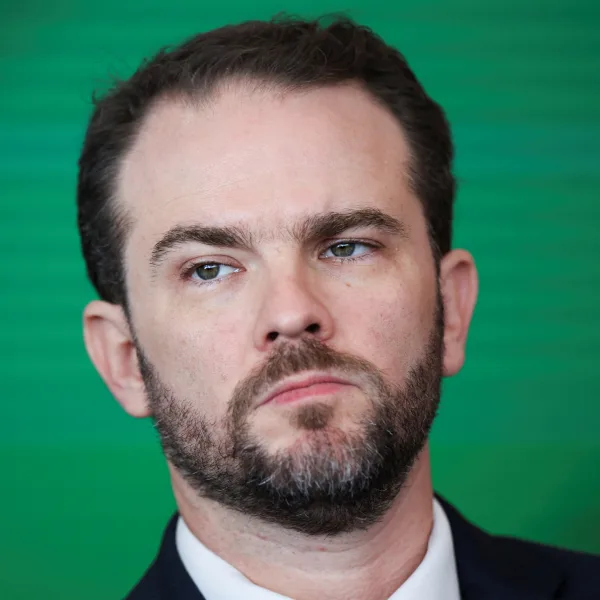 Un ministro de Brasil llamó "payaso" a Milei y cuestionó la economía argentina