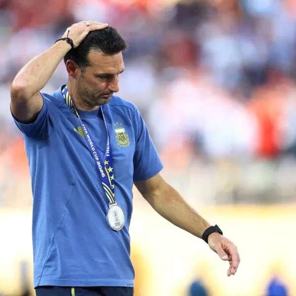 El mensaje de Scaloni tras la final: "Lo siento por no haberles podido traer otra copa"