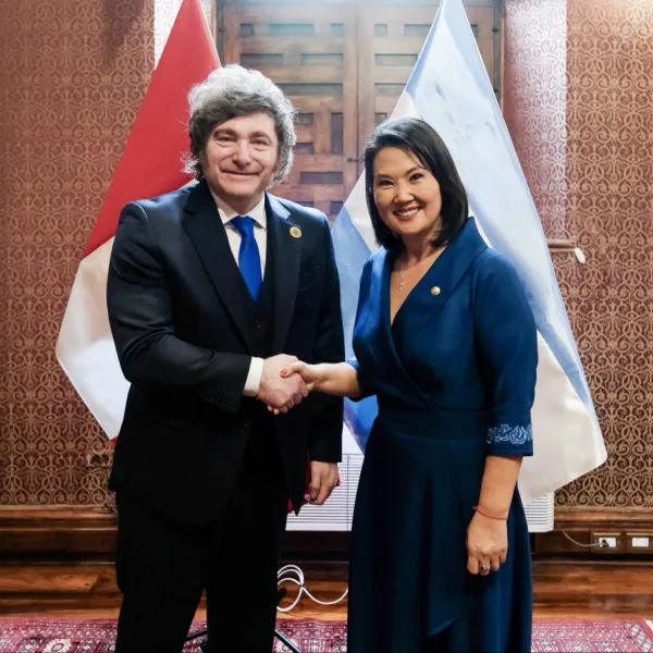 Javier Milei encabezó una reunión bilateral con Keiko Fujimori en Lima