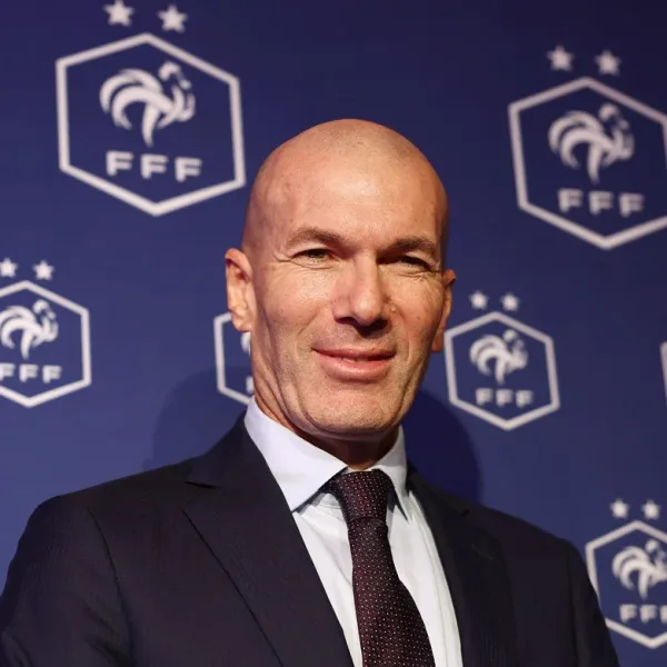 Zinedine Zidane fue presentado como nuevo entrenador de Francia