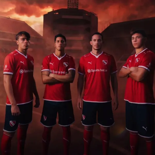 Independiente presentó su nueva camiseta titular