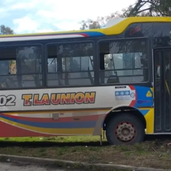 Choque entre un colectivo y un auto en Berisso: al menos 20 personas resultaron heridas