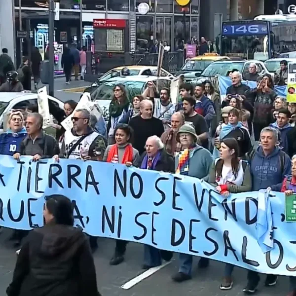 Marcha al Congreso contra la "ley de extranjerización de tierras"
