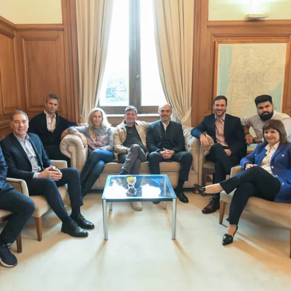 El Gobierno reunió a su mesa política y busca asegurar los votos en el Senado