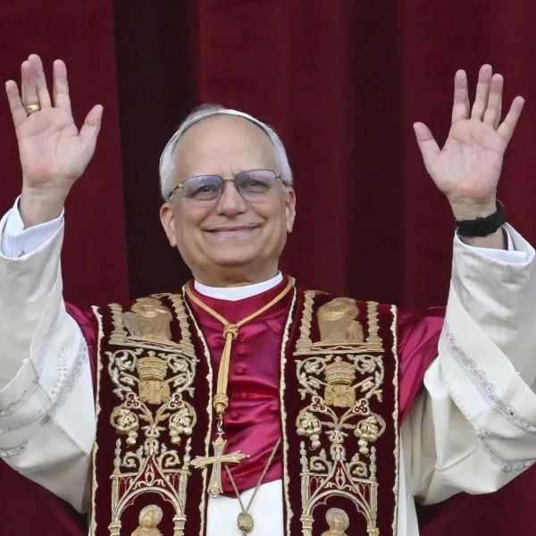 El histórico Papamóvil de Juan Pablo II vuelve a exhibirse por el papa León XIV