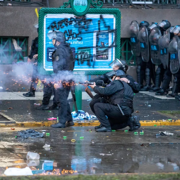 El Gobierno pidió detener manifestantes tras la represión frente al Congreso