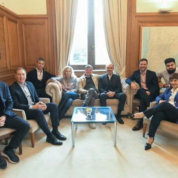 Tras el traspié en el Senado, la mesa política citó a Sturzenegger para redefinir la agenda