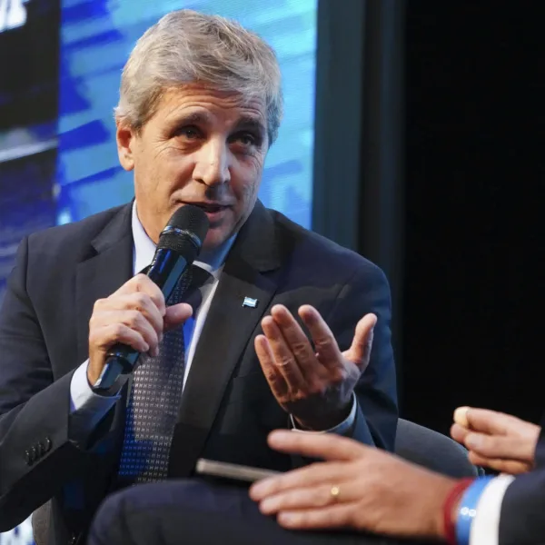 Caputo: “Argentina ha sido arrasada en los últimos 25 años y hoy necesitamos reconstruir este país”