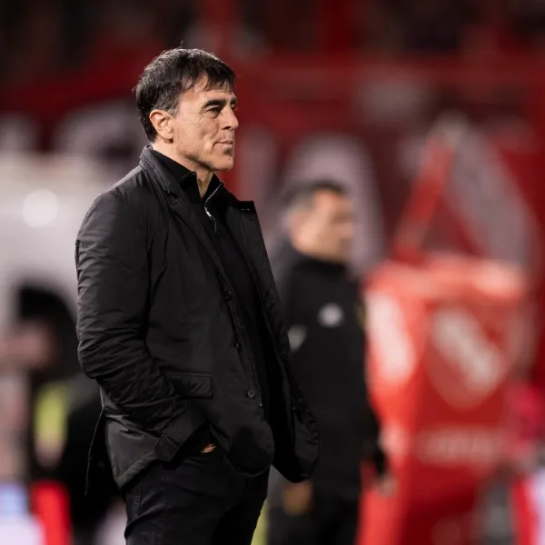 Independiente oficializó la salida de Gustavo Quinteros