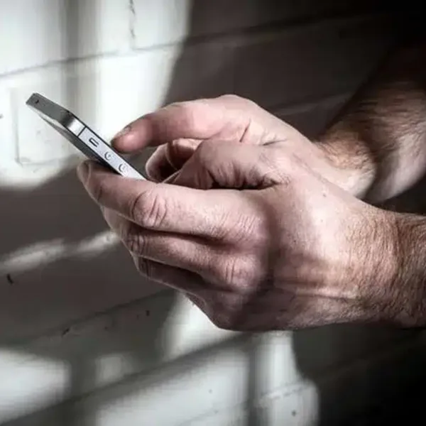 El Gobierno autorizó el bloqueo de celulares y chips en penales de las provincias
