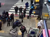 Accidente en Flores: un taxi atropelló a tres personas