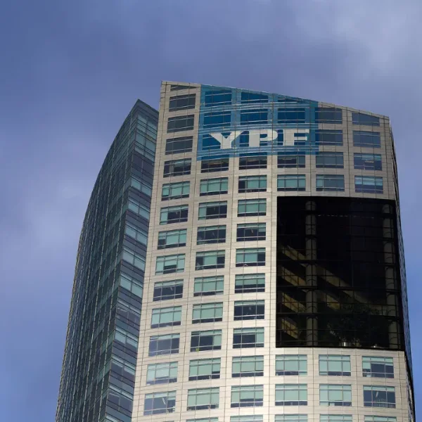Juicio por YPF: la Corte Suprema de EE.UU. le concedió más tiempo a los fondos para apelar