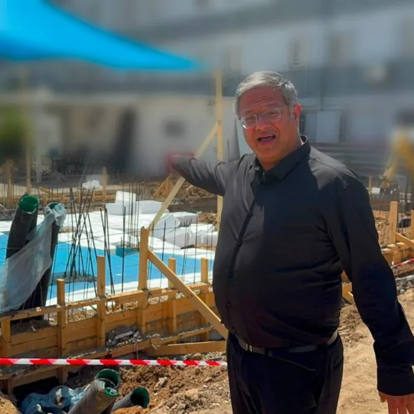 Israel comenzó la construcción de un pabellón con un "mecanismo de ahorcamiento"