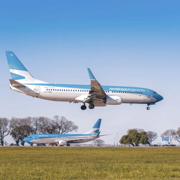El Gobierno apuesta a la Justicia de EE.UU. para evitar pagar US$390 millones por Aerolíneas Argentinas