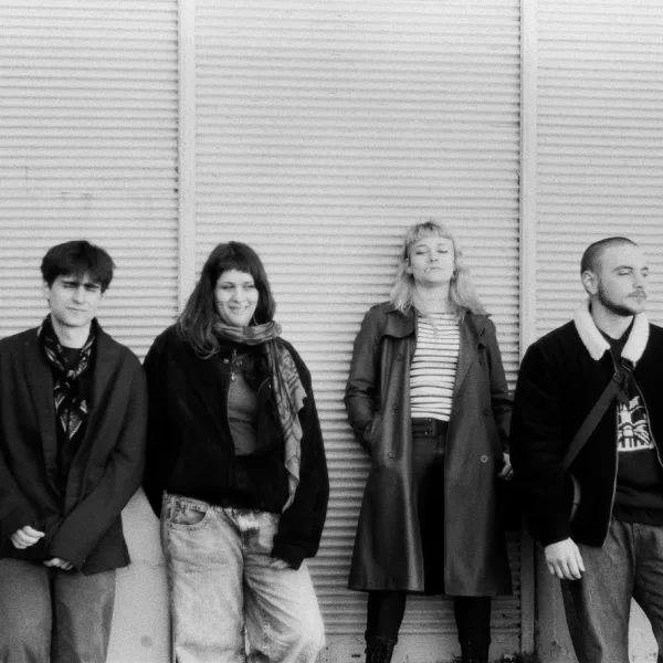 SUR, la nueva cara del punk rock local, presenta su disco debut