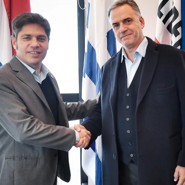 Axel Kicillof firmó acuerdos de cooperación en Uruguay y se reunió con Yamandú Orsi