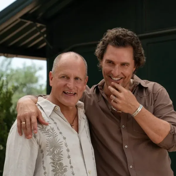 Matthew McConaughey y Woody Harrelson protagonizan la comedia "Casi hermanos"