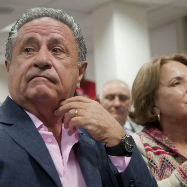 Caso "Vacunatorio VIP": citan a declarar a más de 30 políticos, periodistas y empresarios