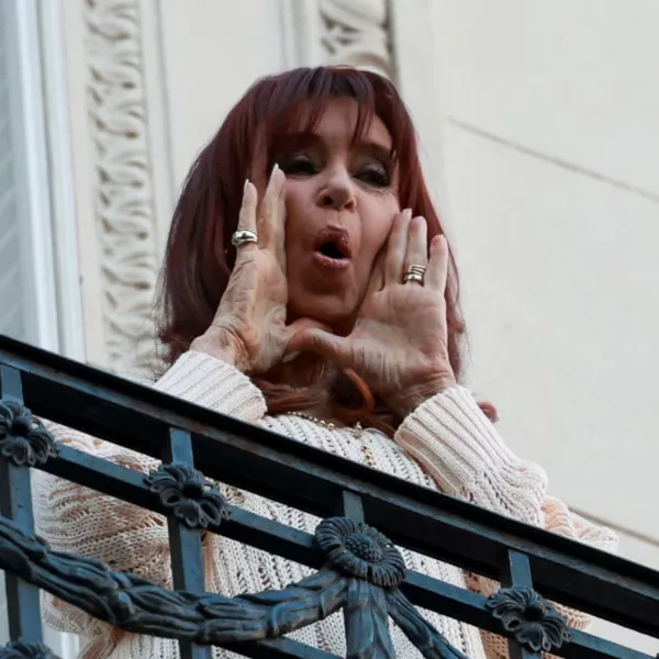 Causa Vialidad: autorizan el embargo de la vivienda donde Cristina Kirchner cumple prisión domiciliaria