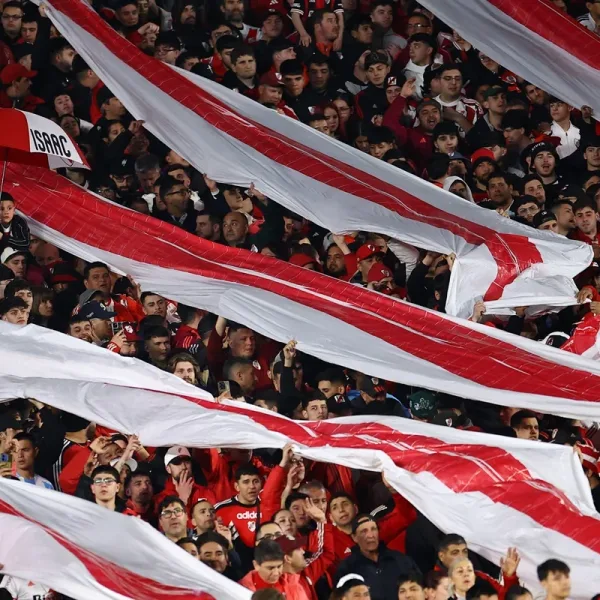 Un hincha de River murió en el Monumental durante el partido con Independiente Santa Fe
