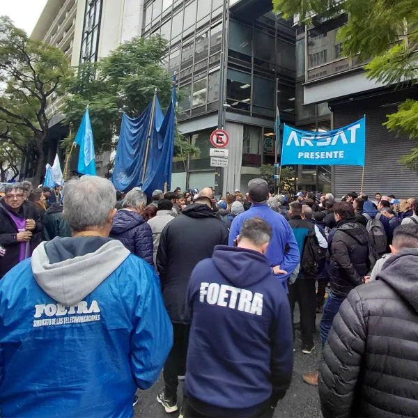 Conflicto en ARSAT: movilización por sueldos congelados y denuncias de vaciamiento