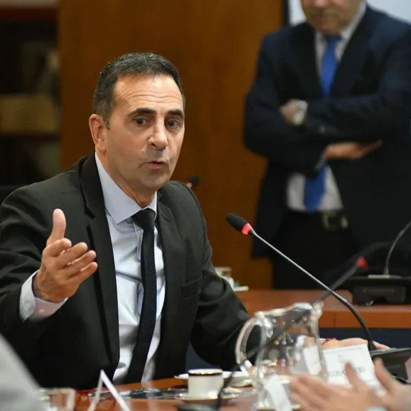 El Gobierno impulsa un salario mínimo de un millón de pesos en las paritarias