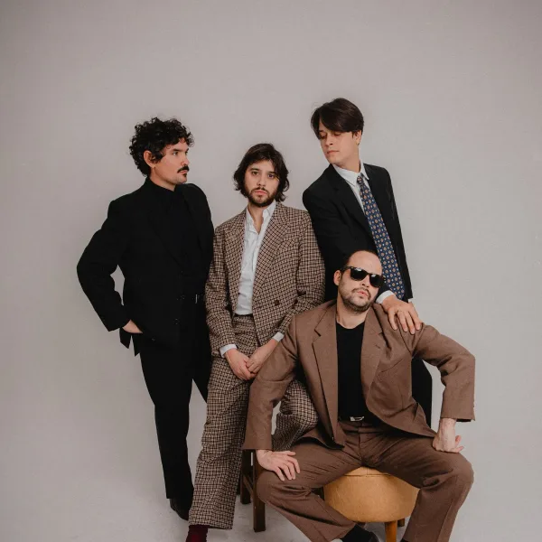 Las Sombras estrena su nuevo EP "Bastardos"