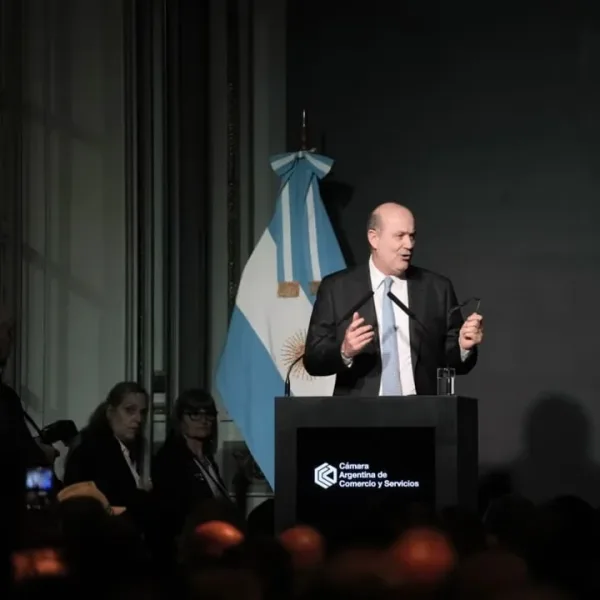 Sturzenegger admitió la caída del empleo formal privado