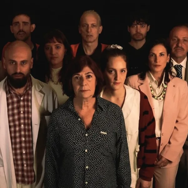 "Alegres Corderos", la obra de teatro que transforma al público en una asamblea