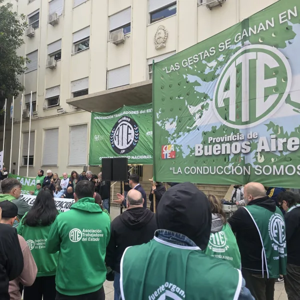 ATE se movilizó en rechazo de la posible privatización de Fabricaciones Militares