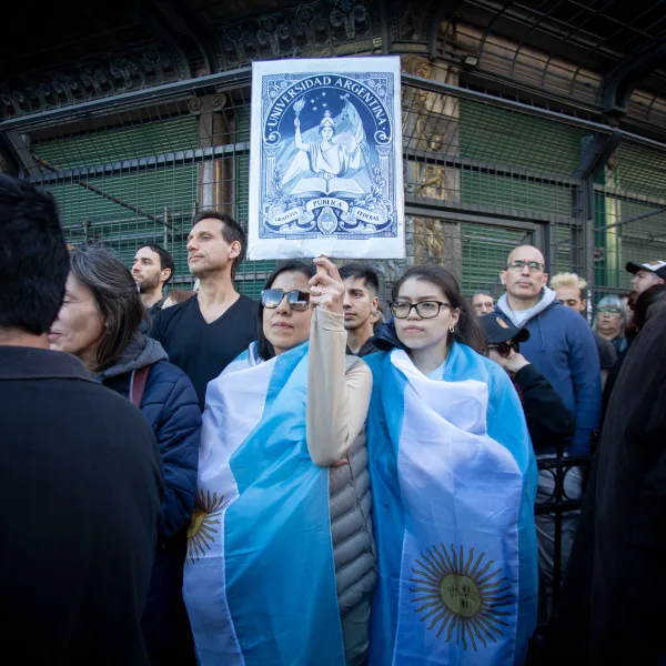 Gremios universitarios paralizaron las facultades del país por sus salarios