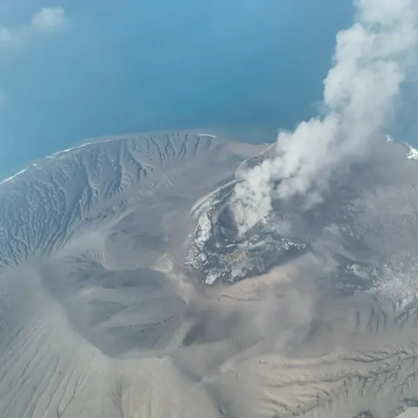 Volcán Anak Krakatoa: cerraron ocho aeropuertos en Indonesia y más de 1.500 vuelos fueron afectados