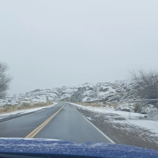 Nieve en Córdoba: operativo especial en los caminos serranos