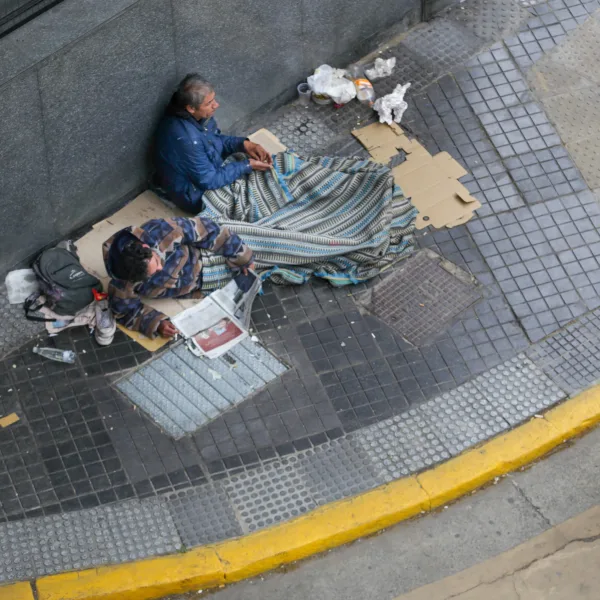 Una familia tipo necesita ganar $1.605.497 por mes para no ser pobre