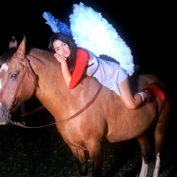 Maia Reficco presenta el video de “Ángel (de la guarda)” en el marco de una semana de lanzamientos diarios