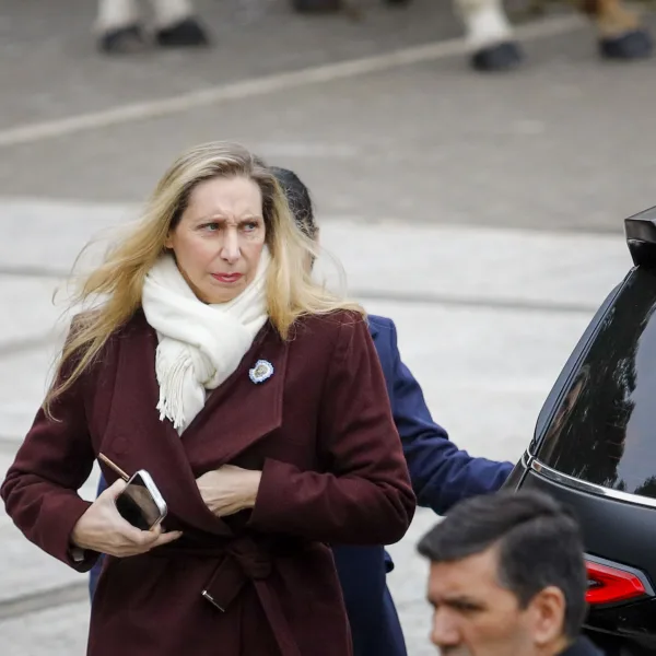 LLA acelera las negociaciones con el PRO y empieza a tantear a la UCR en la Provincia