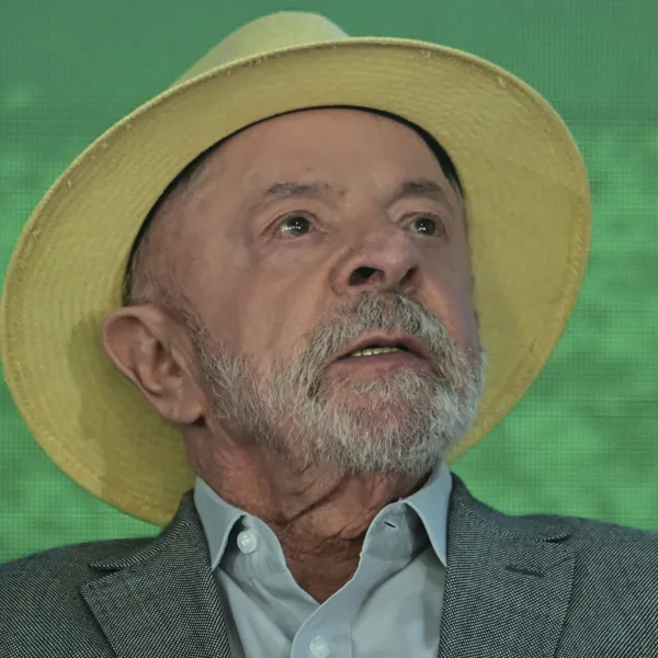Lula acusó a la derecha de buscar apoyo de EE.UU. para Flávio Bolsonaro