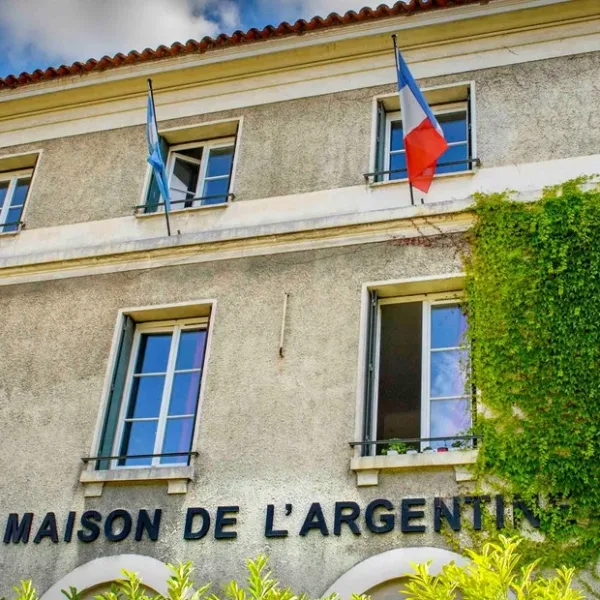 Renunció el director de la casa Argentina en París tras denuncias y presiones del gobierno local