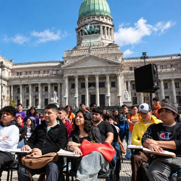 La UBA lleva sus aulas a Plaza de Mayo: clases públicas y servicios gratuitos